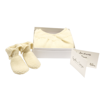 cadeau de naissance-layette-chaussons-brassiere-laine merinos d\'Arles-douce-maternité-fine-bébé-coffret